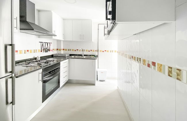 Elegant 4 beds train station upto 6 Pax - Foto 20