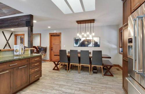 Luna Cabin - 5BR Hot Tub A/C Game Room EV Charger - Foto 48