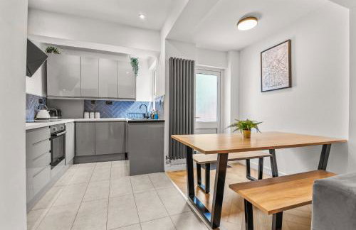 Modern City Centre Townhouse sleeps 10 & Parking - Foto 7