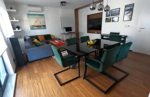 Modern 4-Star luxury apt - WFH Ready, Free Parking - Foto 9