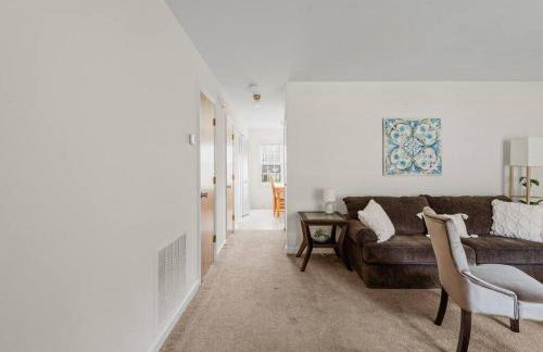 Prime Location 2 BR Oasis with Washer and Dryer - Foto 17