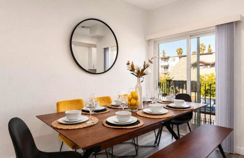 Spacious 4BR Townhouse with Free Parking Near DTLA - Foto 4