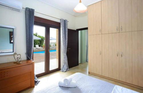 Sofia's Sunny Home + Private Pool + Gym - Foto 14