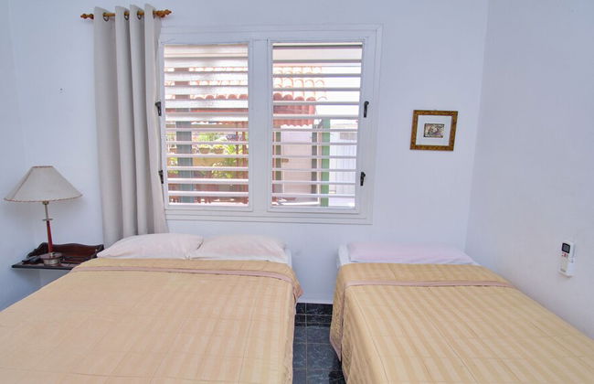 Villa in Cárdenas with swimming pool and garden - Photo 15