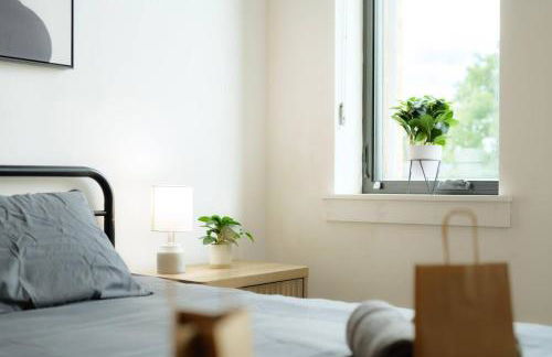 Above The Roots - Stylish 1BD on the Square - Foto 32