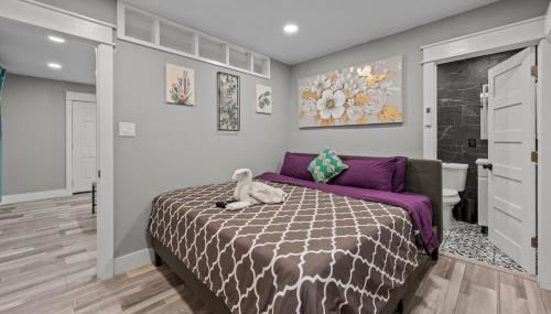 Cozy & Chic Apt King Bed -Free Parking - Foto 3