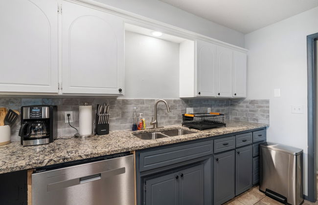 Spacious 8BR Modern Retreat Pool Table RV - Photo 13