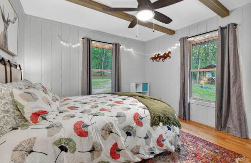 20 acres w Private Pavilion, Fireplace & Fire Pit - Foto 29