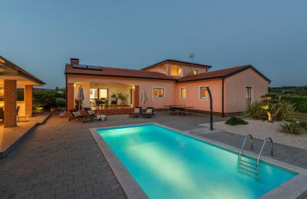 Beautiful Villa Sveta Anna with jacuzzi in Tinjan - Foto 12