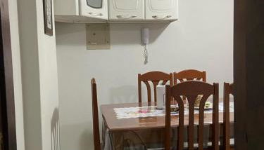 1 suíte cama king, 2 quartos com camas casal, 1 garagem, próx Basílica - Foto 3