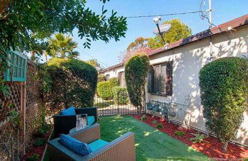 Cute Old Town Cottage near Downtown Beaches - Foto 28