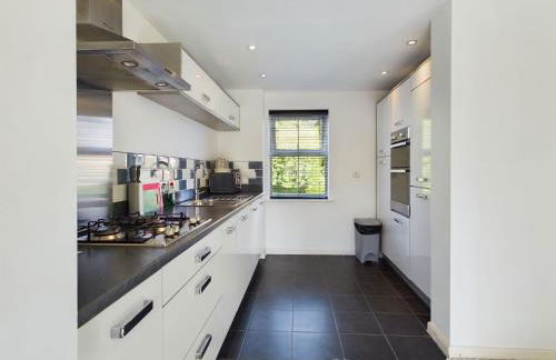 247 Serviced Accommodation in Stafford- 3BR Townhouse - Foto 15