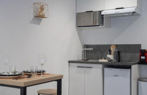 CitizenHouse Anzin - 4 Studios - 15 à 36m2 - Jardin - Terrasse - Accès autonome - WiFi - Netflix - Foto 47