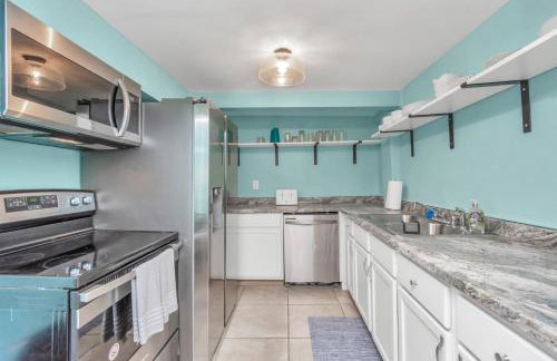 Sleep a Group of 7 in this Spacious Galveston Studio - Minutes to Beach! - Foto 5