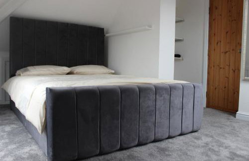 Modern Spacious House - Sleeps 16, Free Parking, Sun Terrace - Foto 9