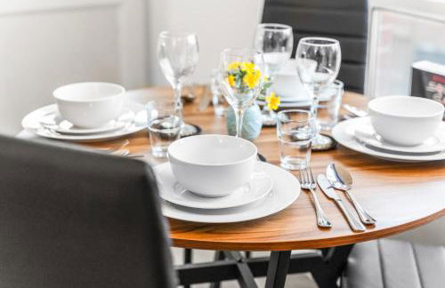 2 Cosy Bedroom Sleeps 6 02 Arena Perfect for Contractors Families and Groups - Photo 35