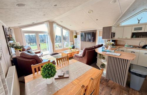 Hot Tub Lodge with Panoramic Views & Free Golf - Foto 30