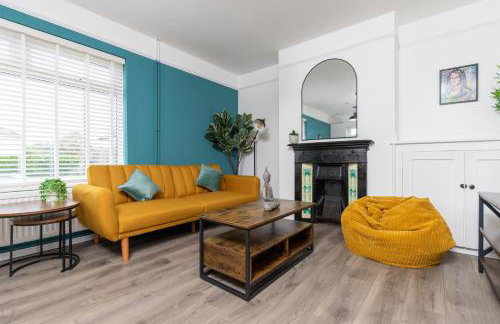 Whole 3 Bedroom House - 2 Free Parking - Photo 11