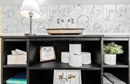 Eclectic Bungalow in the Heart of Royal Oak - Foto 29