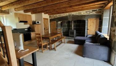 Maison charmante à Alleuze – 90 m² avec terrasse - Foto 2