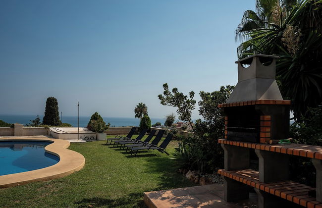 Spacious 3BR Villa with pool and views - Foto 48