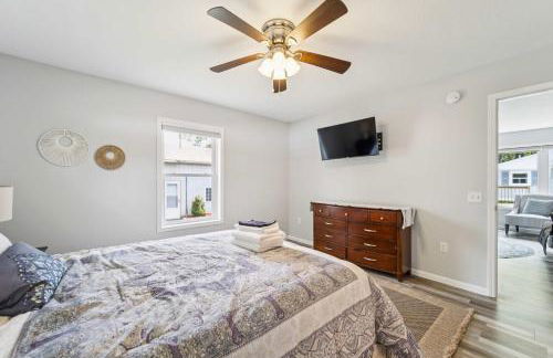 Spacious 3BR Lakefront Cottage with Stunning Views - Foto 16