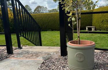 Garden cottage at The Glebe - Photo 10