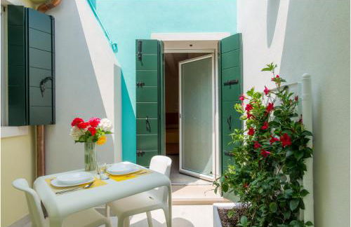 Tiffany Home - Photo 15