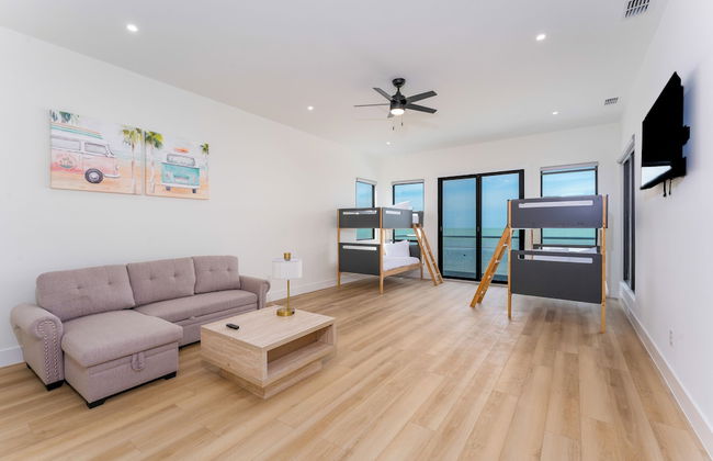 Spacious Bay - Photo 16