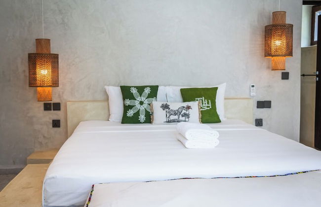 Solymar Staffed Beach Front Villa - Photo 14