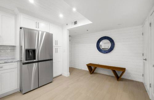 Luxury direct oceanfront corner with large private balcony, heated pool and garage - Photo 14