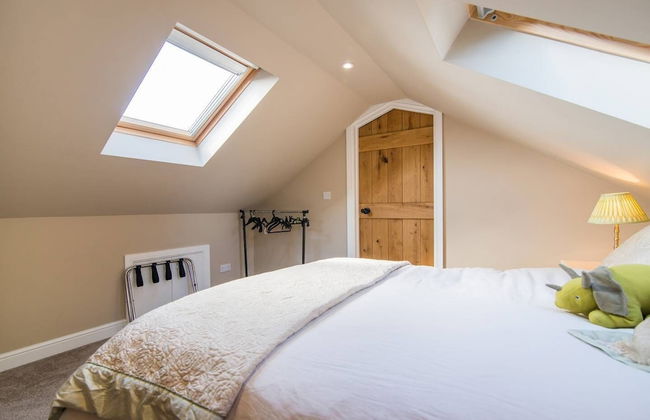 Super Spacious Barn Conversion With Free Wifi, Netflix Fireplace - Photo 4