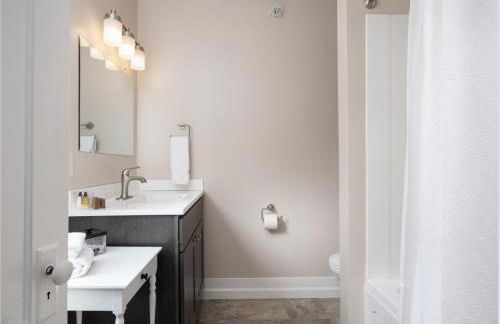 TuckAway Suites at East Branch - Photo 34