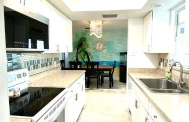 Beautiful Waterfront Home Less Than 7 mins to Beaches - Foto 26