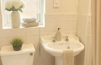 Woodland House 4 Bedroom Home in Ashford for short or long stays - Foto 7