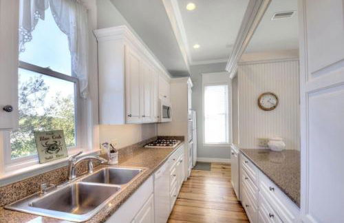 Centennial Coast Cottage - with Heated pool - Foto 35