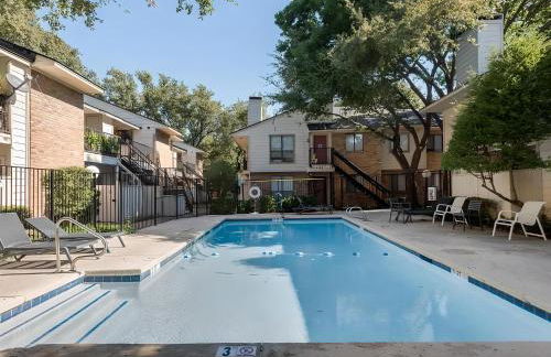 Whole 1 Bedroom Apt w Swimming Pool Condo 2 Mi to White Rock Lake! - Foto 26
