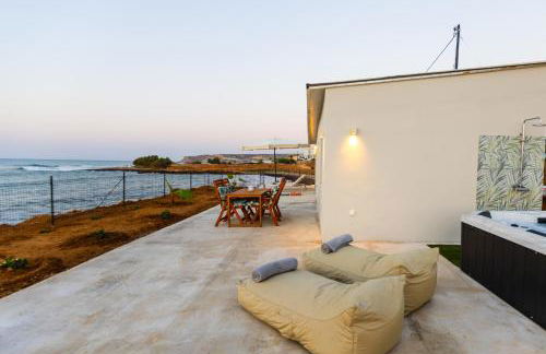 Savina Seafront Home - Photo 21