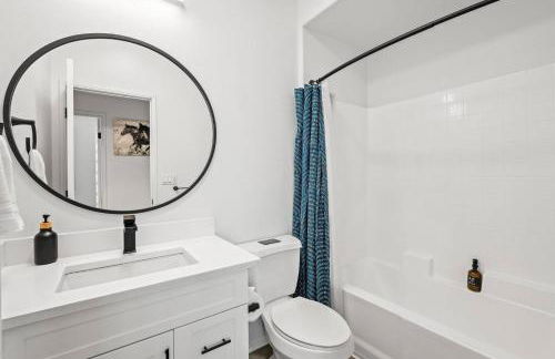 Newly Remodeled 2BR Apt | Mins to Disney | Arcade - Foto 14