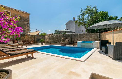 Villa Sagri - heated pool - Photo 12