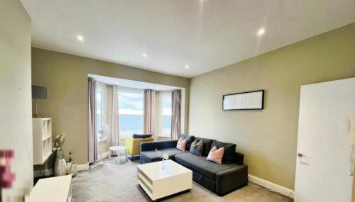 Stones Throw From The Beach - Stunning Sea View - Foto 4