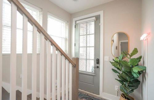 Roof Deck Grill VIEWS 2 Miles from Broadway - Foto 9