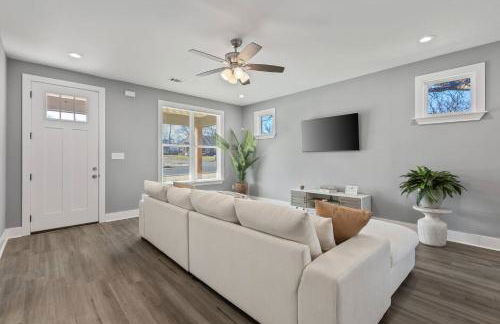 Gated Parking + Fire Pit | Near Zoo + Rhodes - Foto 14