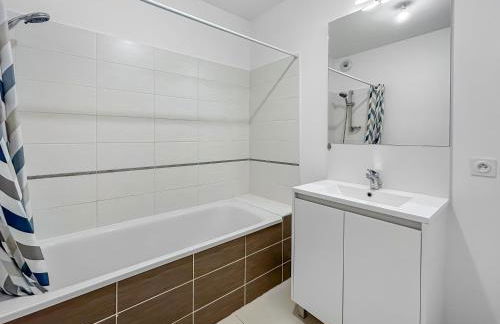 Vivez Lunel-Clim-Wifi Fibre-Parking Privé-Patio T2 - Foto 13