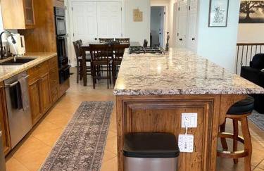 2 whole houses, Fire pit, Game room, feel at home. - Foto 12