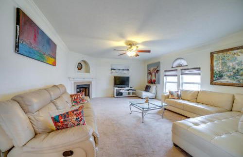 Fireside Gatherings Pet-Friendly Apollo Home - Photo 1