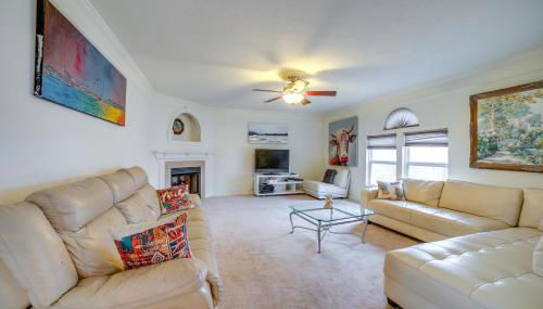 Fireside Gatherings Pet-Friendly Apollo Home - Photo 1