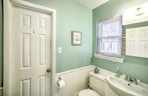 Oak Island Home with Yard Less Than 1 Mi to the Beach! - Foto 21