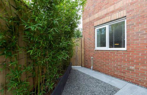 Pass the Keys 4-Bed Home with Garden Parking Near Durham - Foto 41