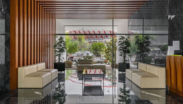 WHome Urban Retreat w/Parking, Elevator & AC by Benfica Stadium - Foto 3, Entrada interior